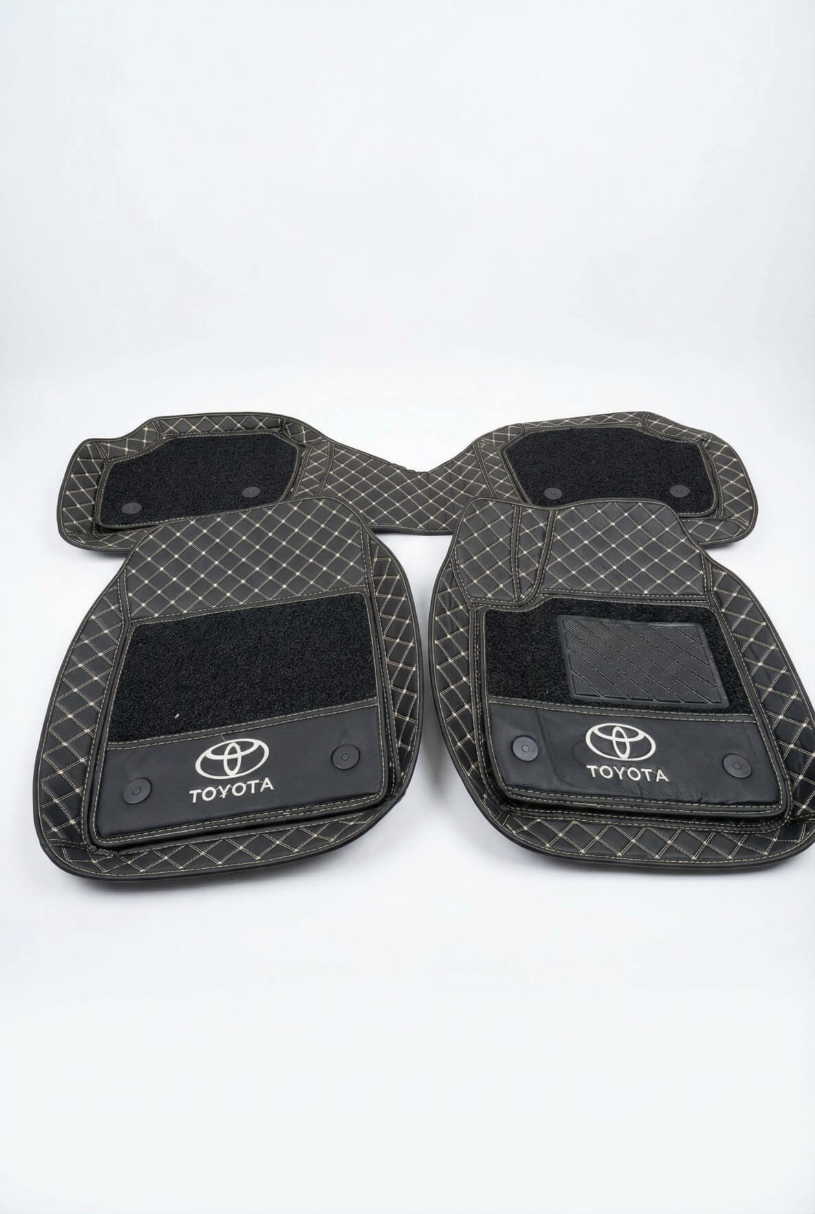 طقم فرش تويوتا  بتصميم دايموند بلون أسود ملكي